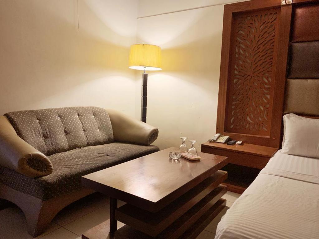 Hotel Multan Eksteriør billede