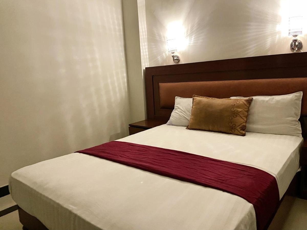 Hotel Multan Eksteriør billede