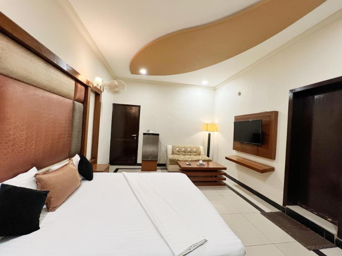 Hotel Multan Eksteriør billede