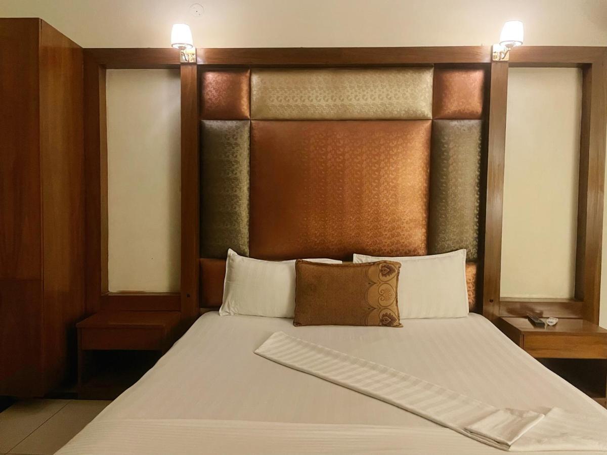 Hotel Multan Eksteriør billede
