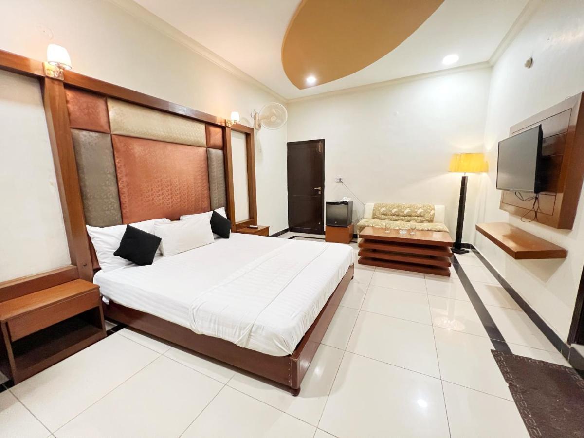 Hotel Multan Eksteriør billede