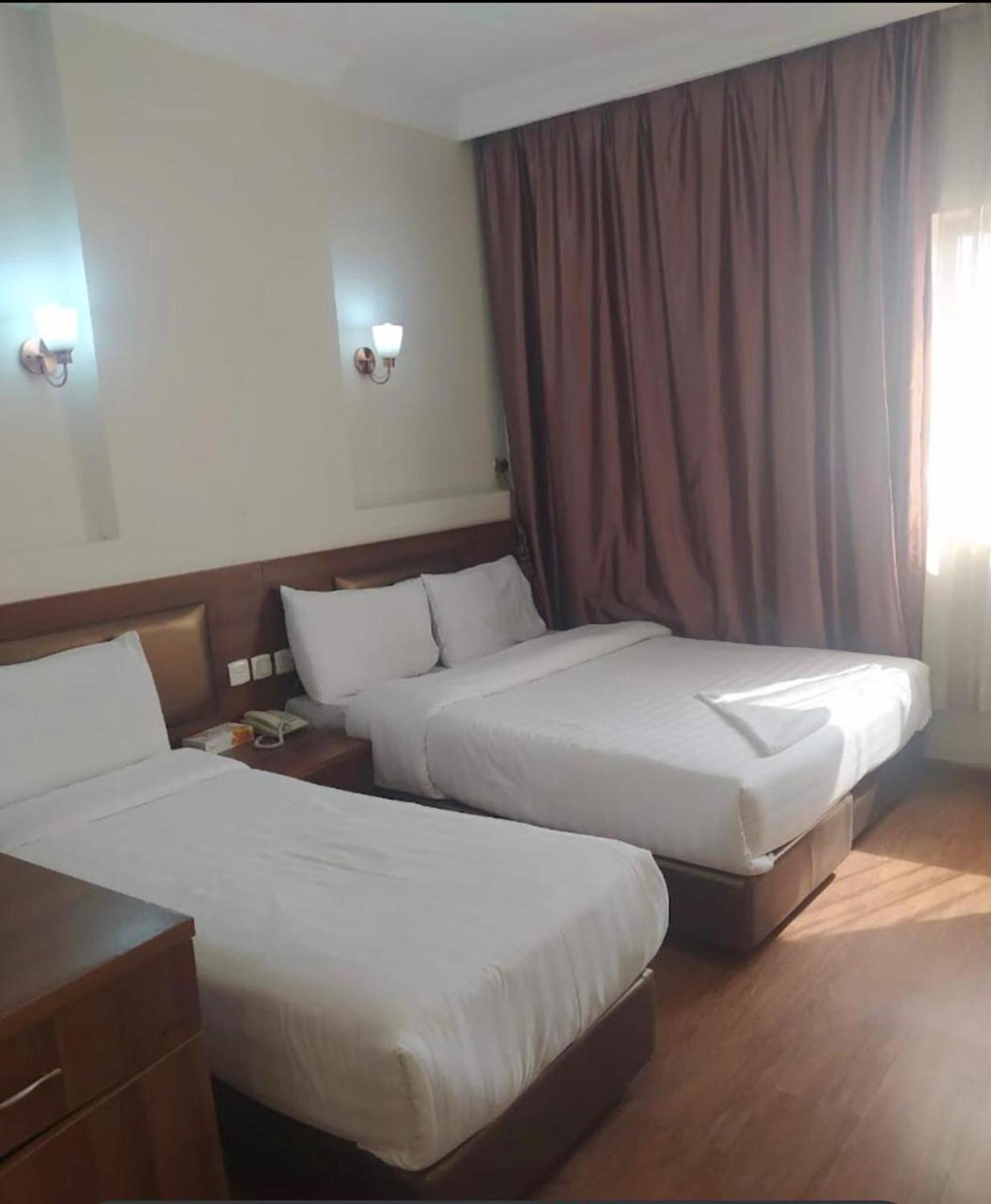 Hotel Multan Eksteriør billede