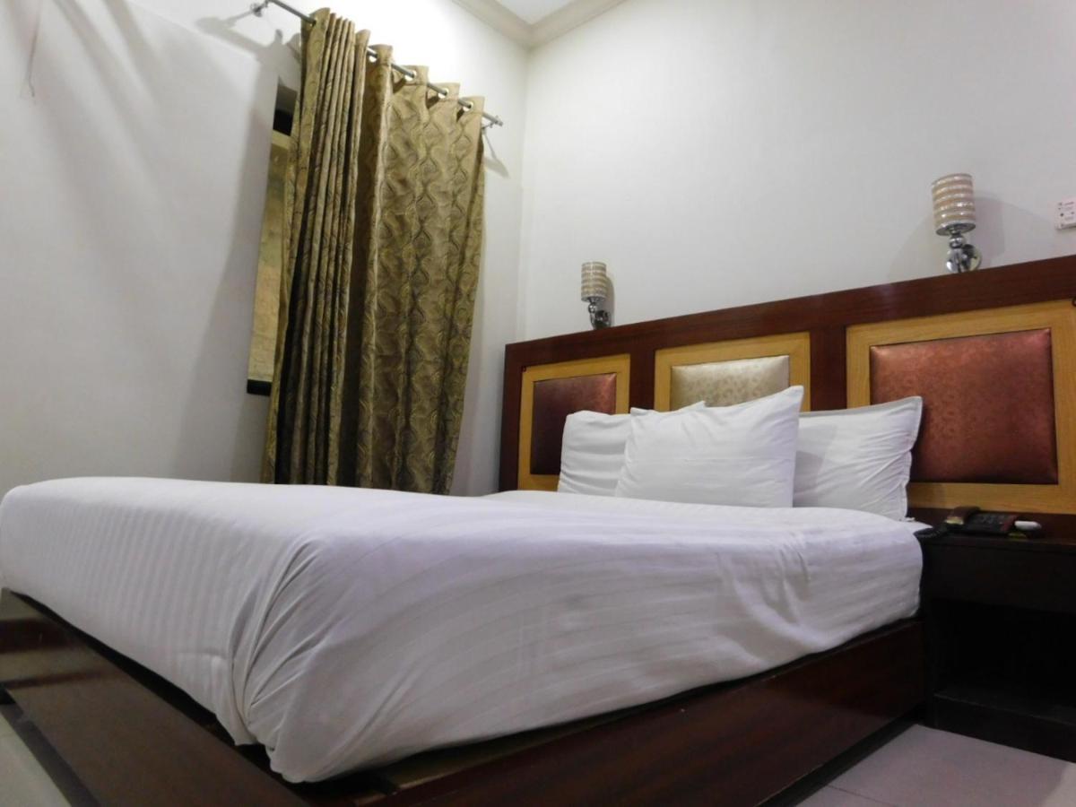 Hotel Multan Eksteriør billede