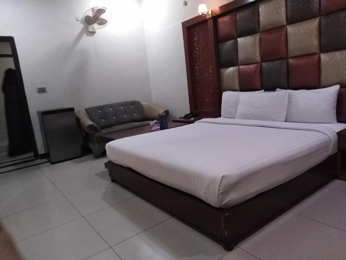 Hotel Multan Eksteriør billede