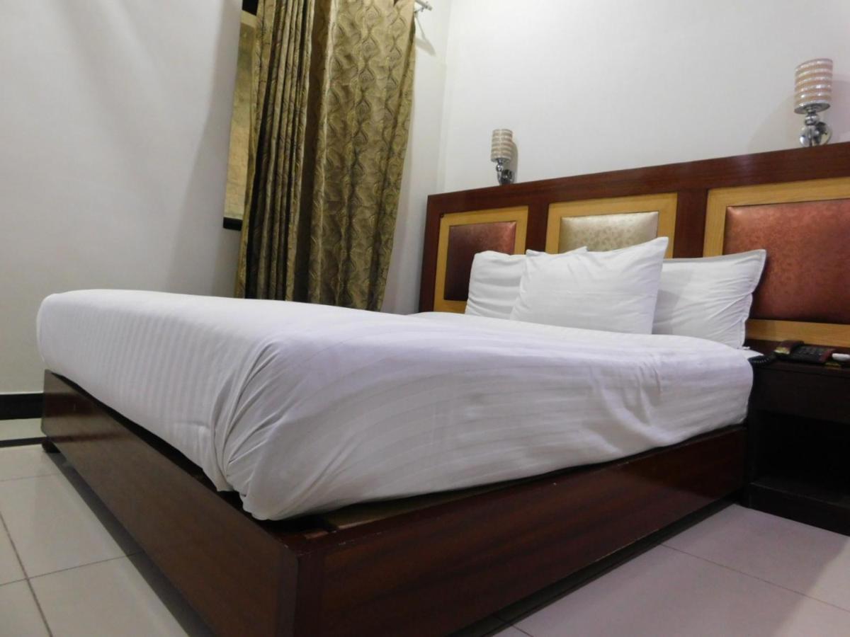 Hotel Multan Eksteriør billede